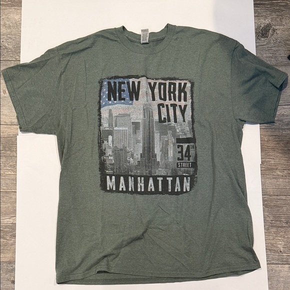 Gildan Other - Gildan Green New York City Manhattan Tee